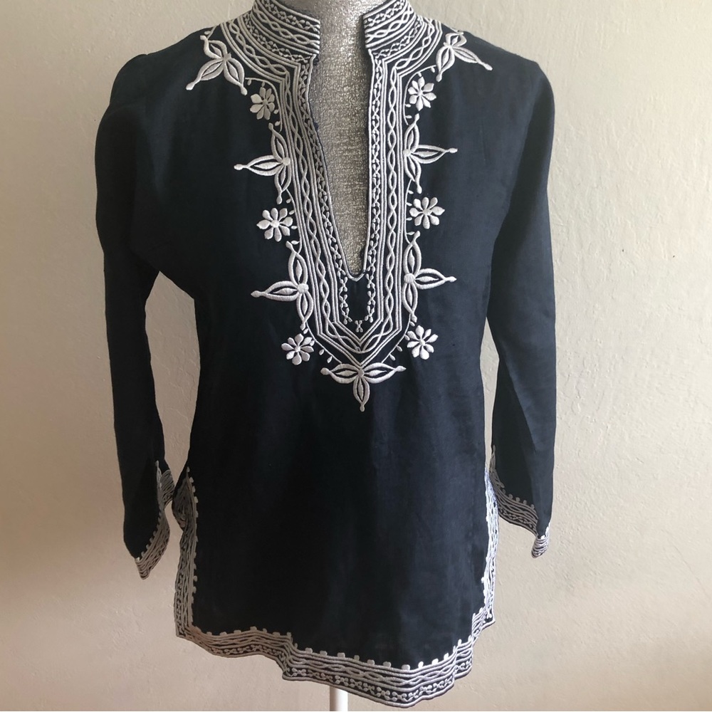 J. Crew long sleeves white printer beautiful design long sleeves V neck blouse
